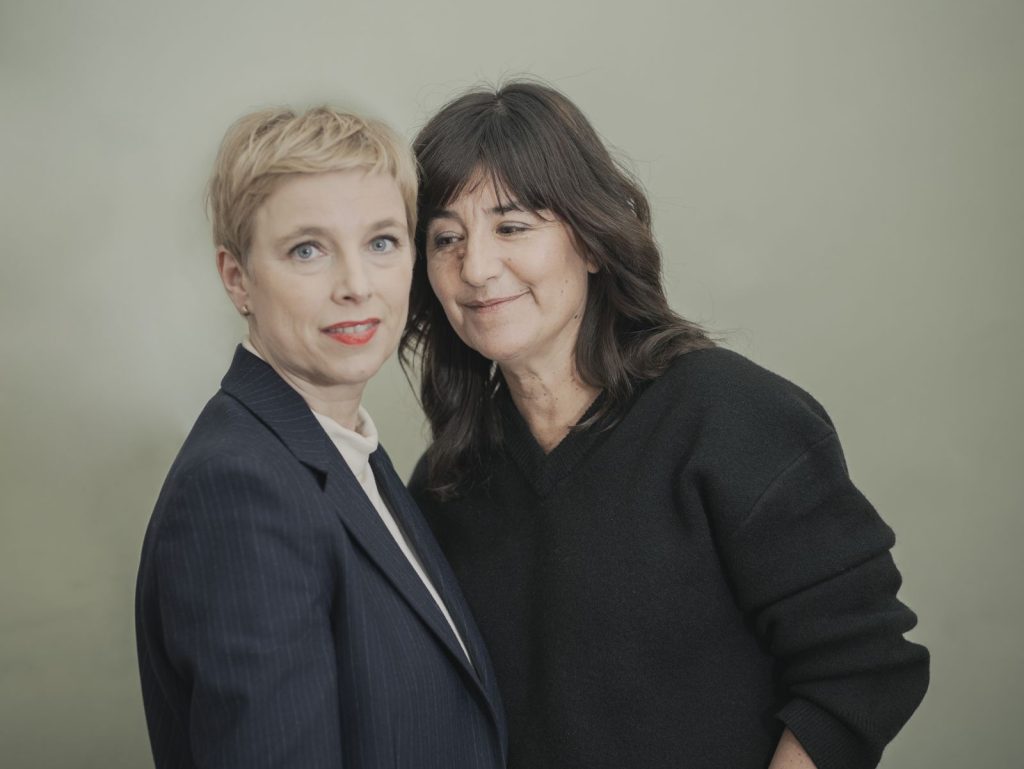 portrait de la députée Clémentine Autain et de l'actrice Romane Bohringer
