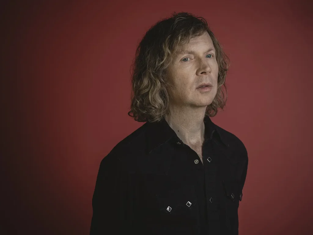 Portrait du chanteur et musicien Beck pour El País par Livia Saavedra